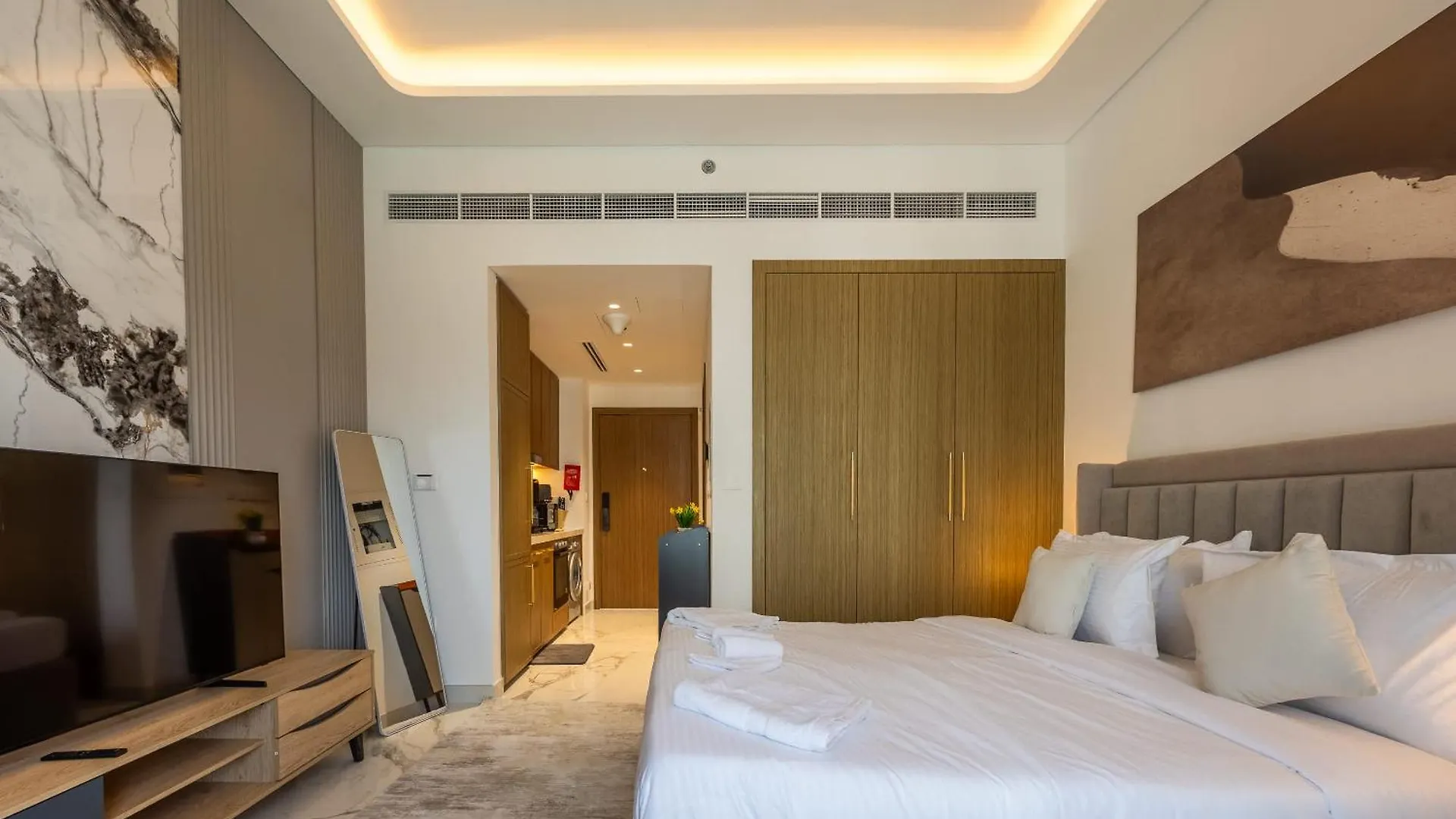 Luxury Stylish Studio In Azizi 63 دبي شقة
